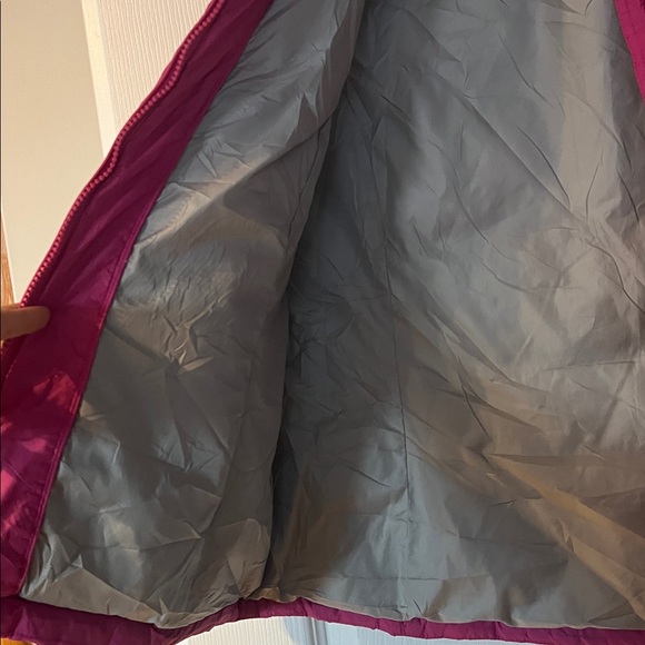 L.L. Bean Women's Fuchsia Puffer Vest - Picture 6 of 7